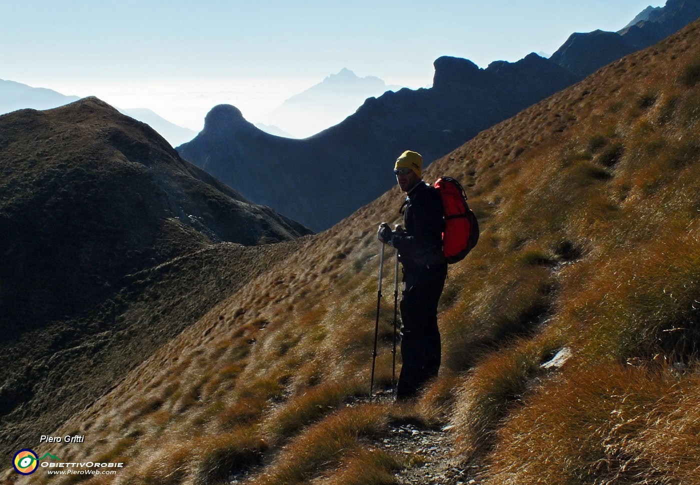 66 Scendiamo in traverso senza salire alla cima del Monte di Sopra.JPG